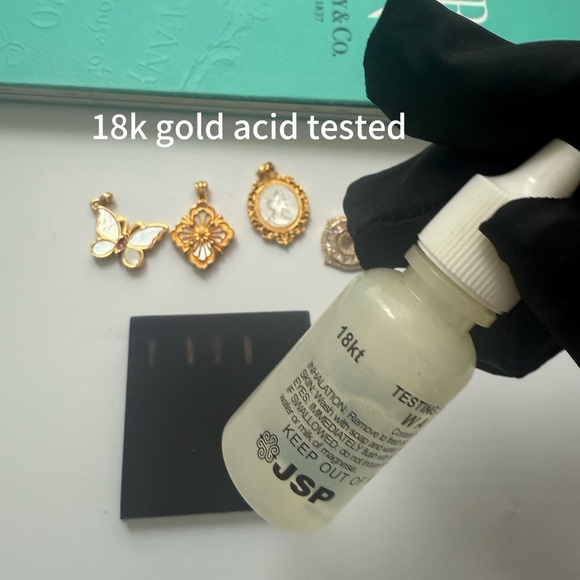 18K Yellow Gold Mother of Pearl Butterfly Pendent Charm - Picture 8 of 9